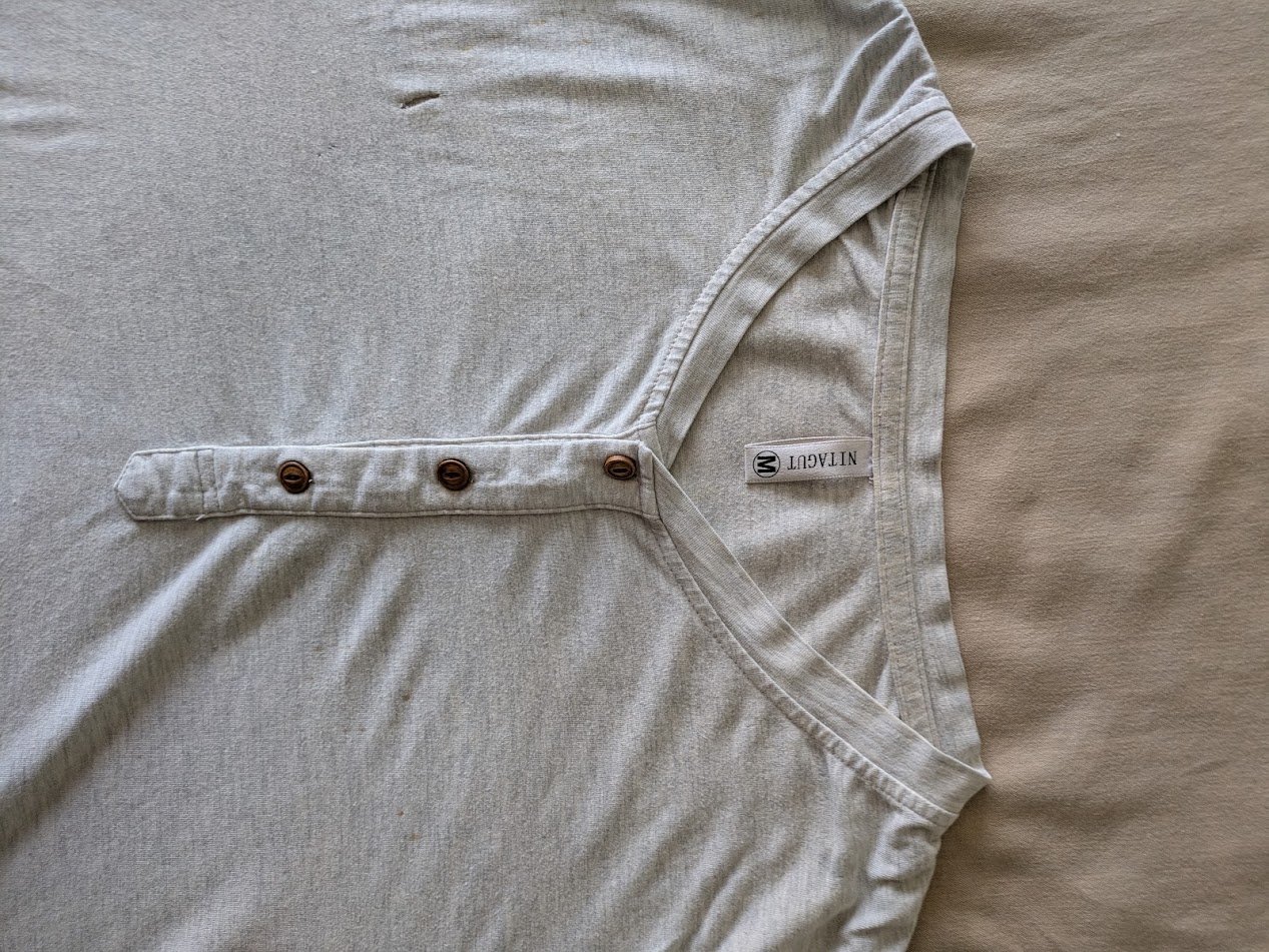 Grey Henley (NITAGUT) detail
